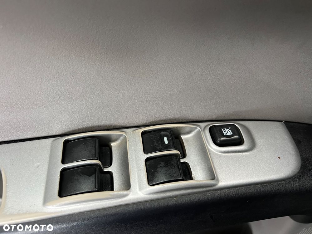 Mitsubishi L200 2.5 DID Instyle Sport - 29