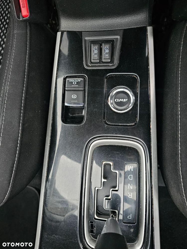 Mitsubishi Outlander 2.0 Intense + Navi 4WD CVT - 11