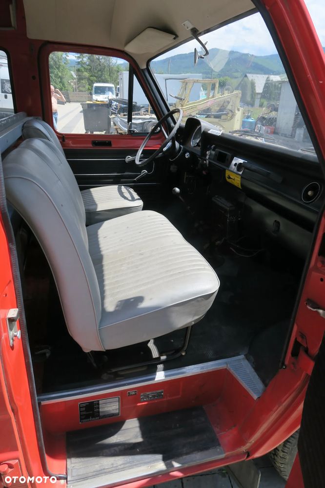 Ford Transit 150 - 9