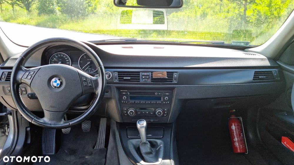BMW Seria 3 318d - 15
