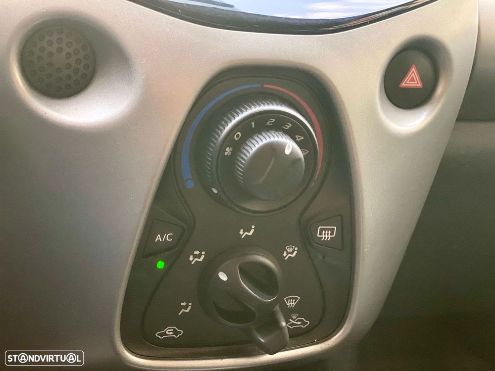 Toyota Aygo 1.0 X-Cite - 21
