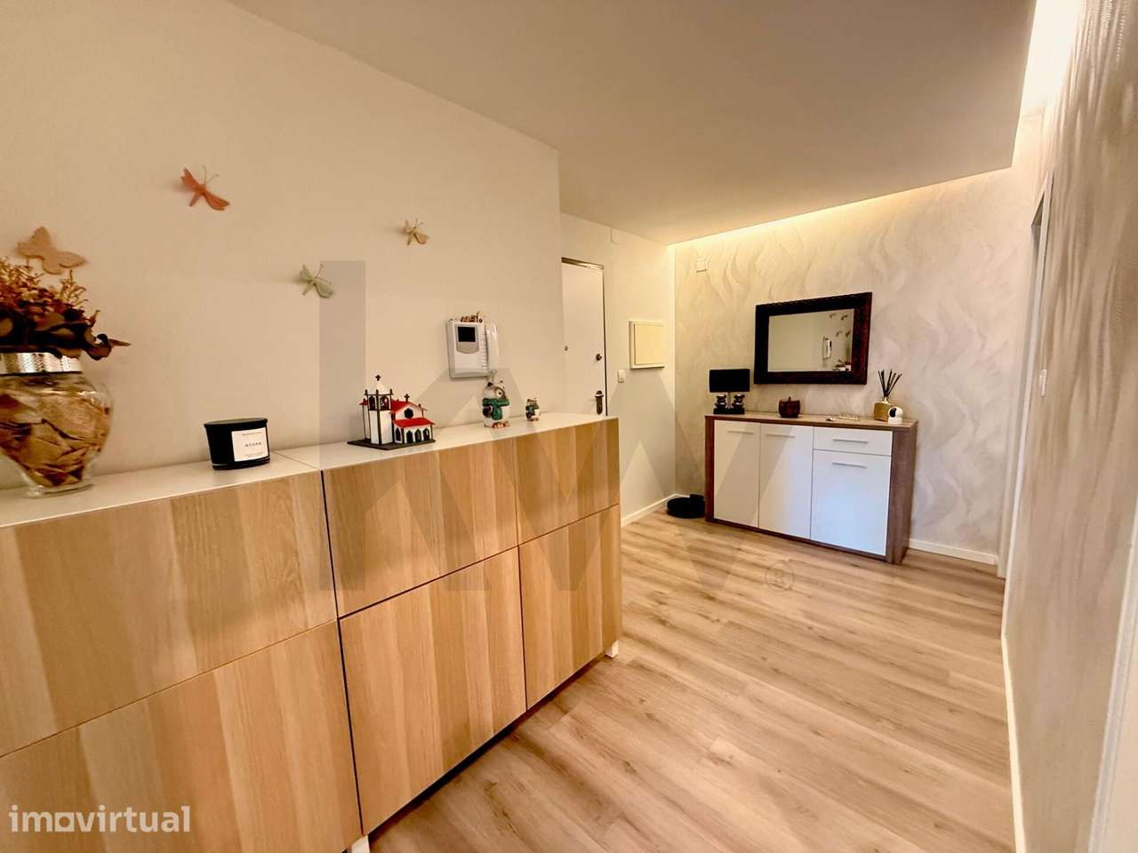 Apartamento T2, renovado, com terraço e suite no Centro de Canelas - P - Grande imagem: 2/25