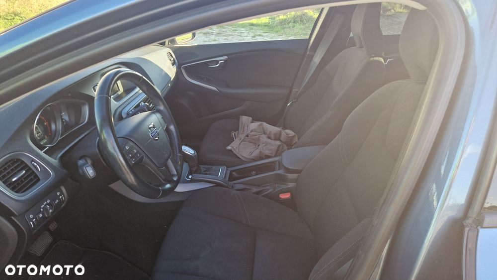 Volvo V40 D3 Momentum - 25