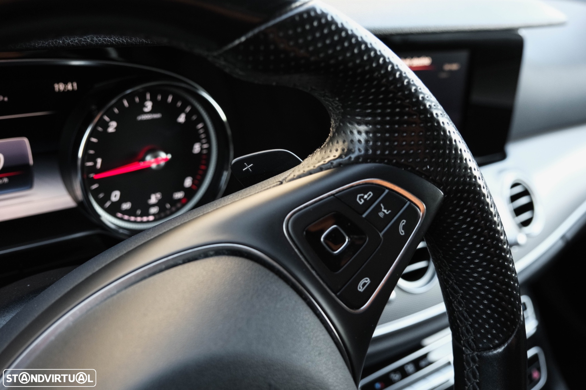 Mercedes-Benz E 220 BlueTEC Avantgarde Auto. - 28