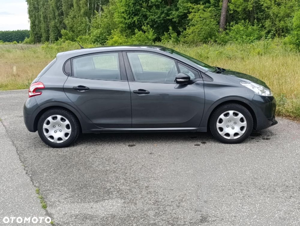 Peugeot 208 - 4