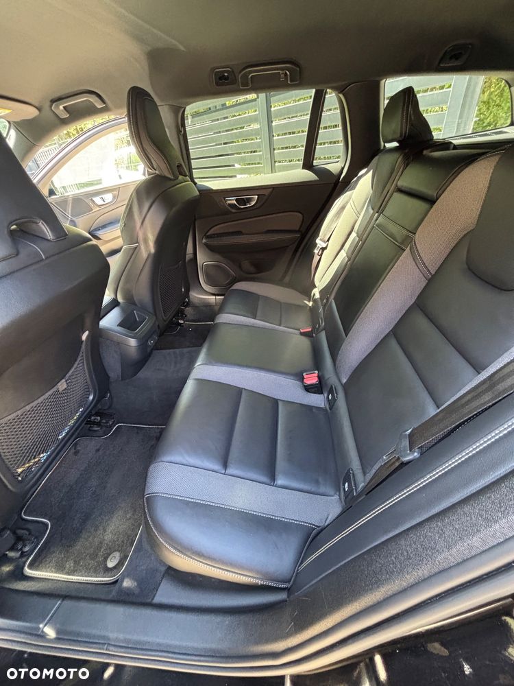 Volvo V60 B4 B R-Design - 17