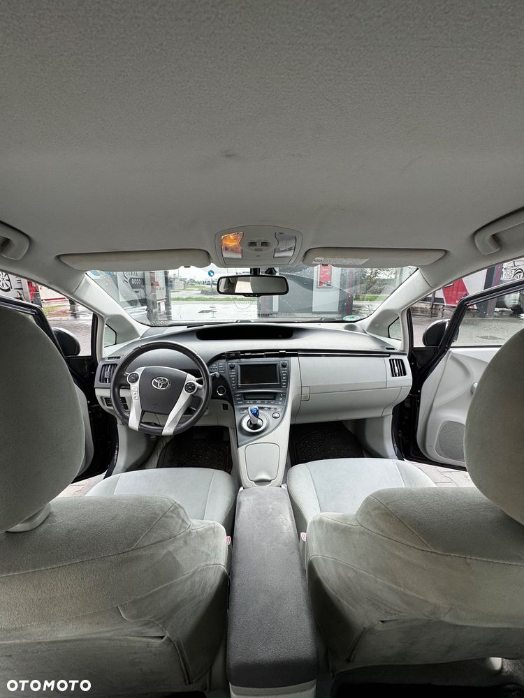 Toyota Prius 1.8 HSD Sol - 8