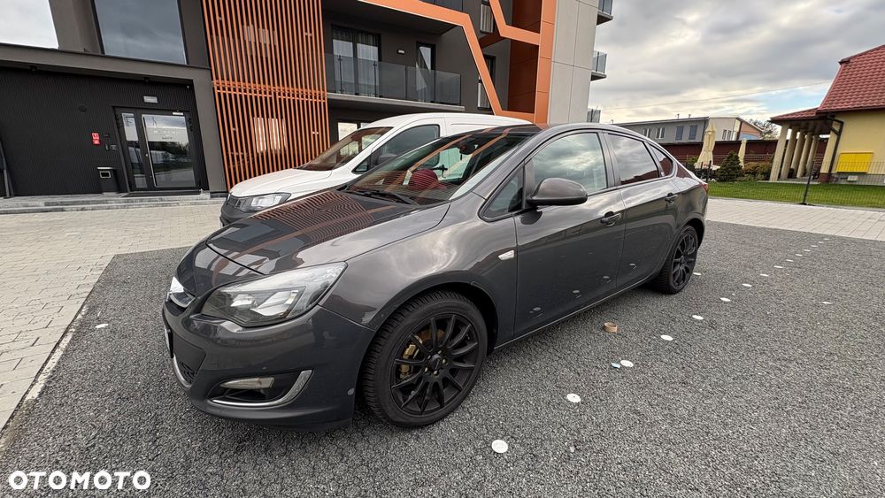 Opel Astra IV 1.4 T Cosmo - 3