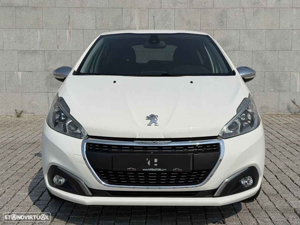 Peugeot 208 1.2 PureTech Signature — fotografia 2