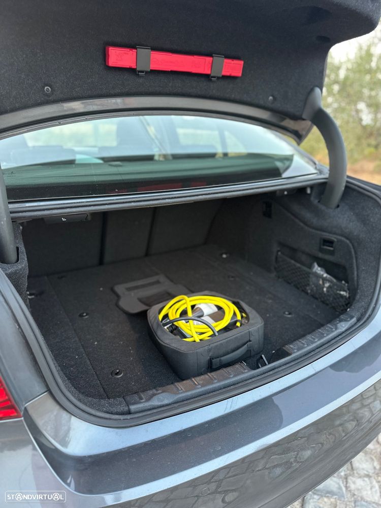 BMW 330 e iPerformance - 31