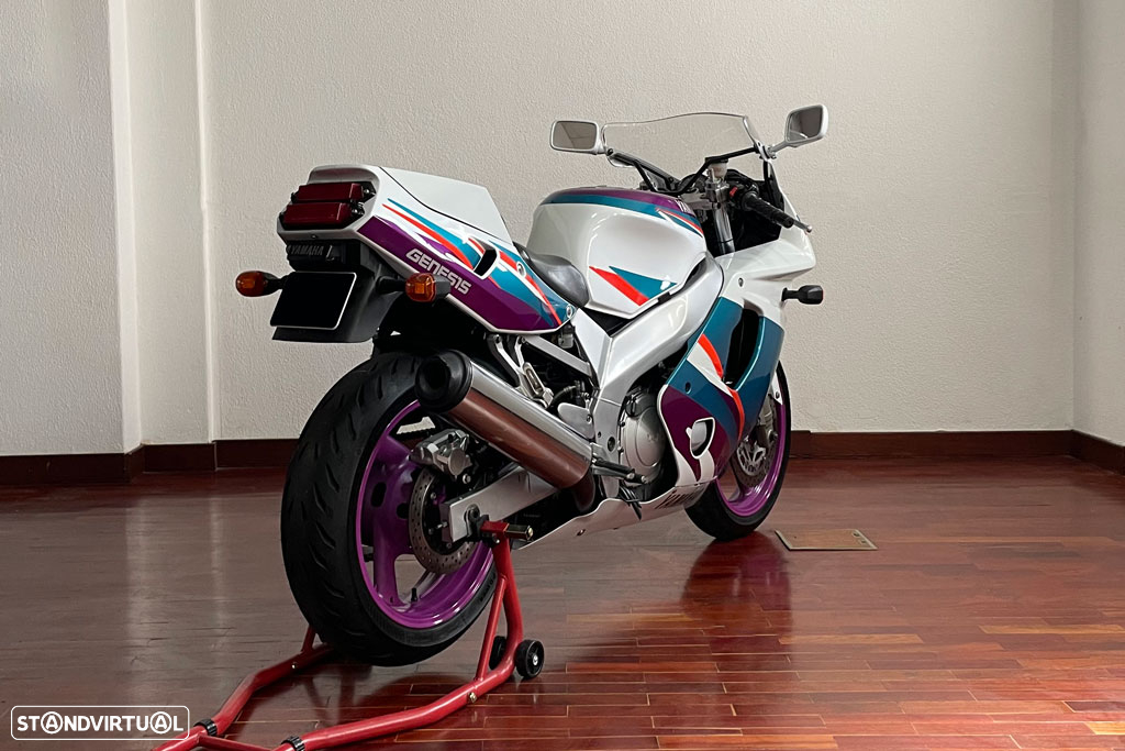 Yamaha FZR 600 - 8