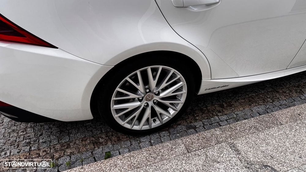 Lexus IS 300H Luxury - 9