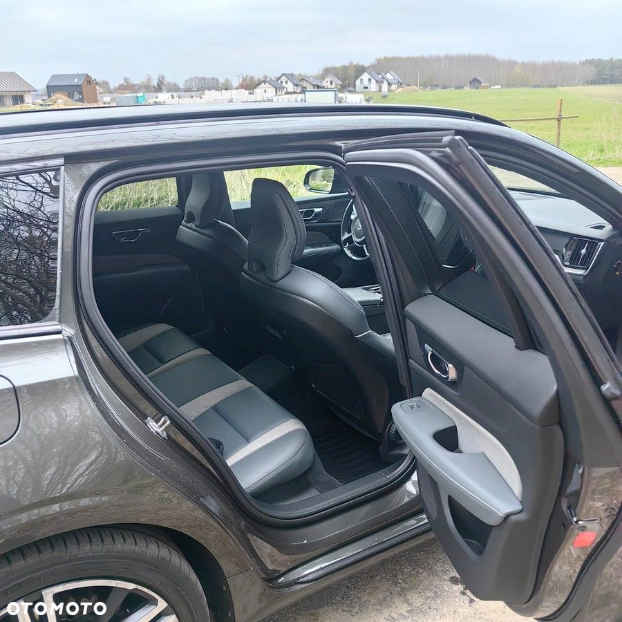 Volvo V60 T6 AWD Recharge Plus Dark - 12