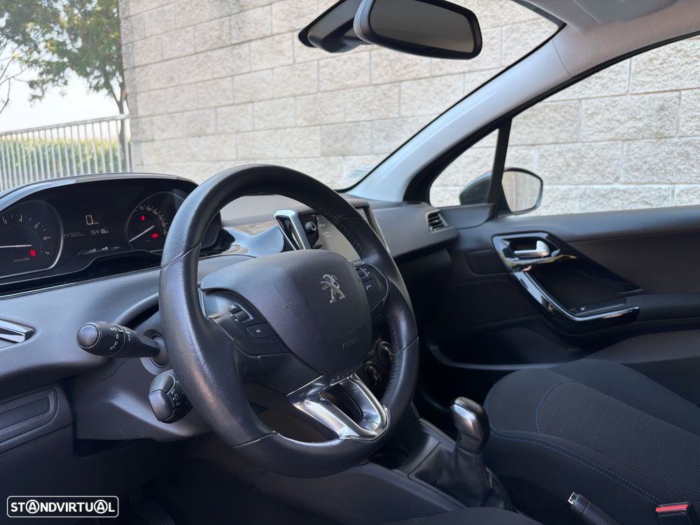Peugeot 208 1.2 PureTech Signature - 6
