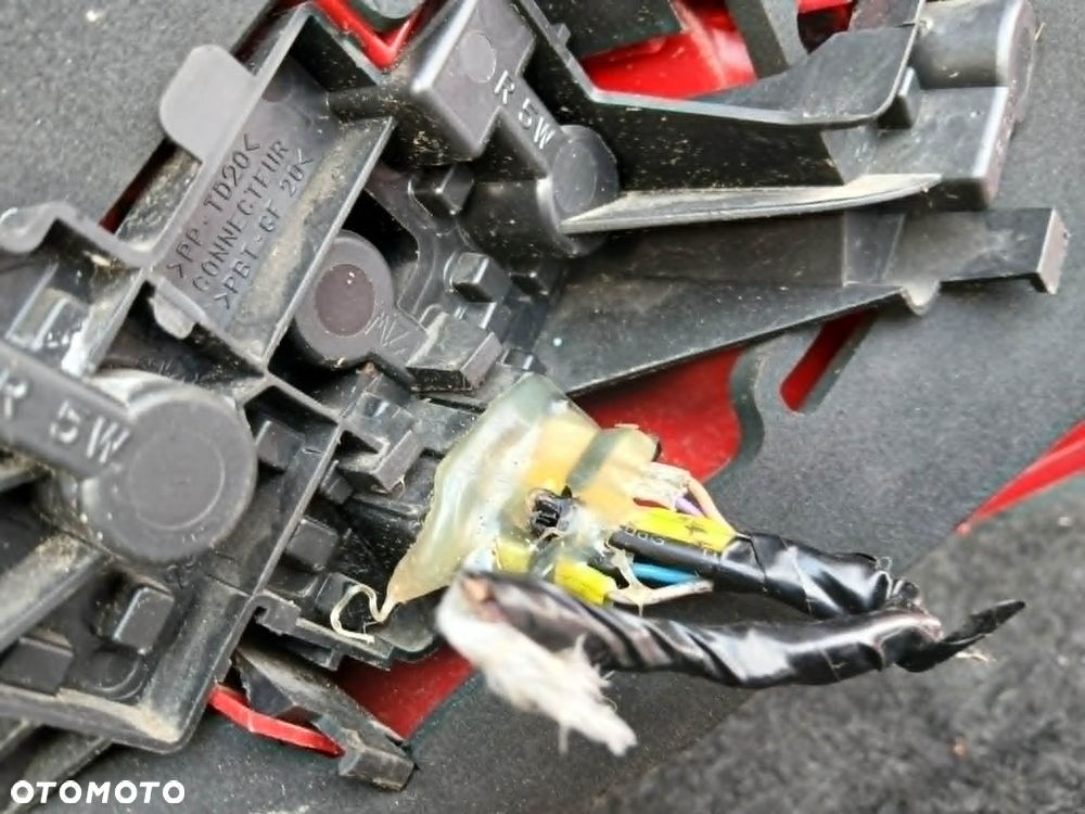 Peugeot 307 HB Lift lampa tylna  lewa. - 7