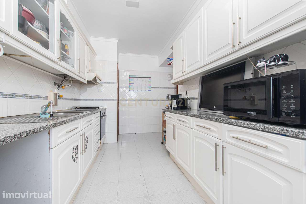 T3+1 Duplex com Terraço Vista Mar, Garagem para 4 Carros e Arrecadação - Grande imagem: 2/60