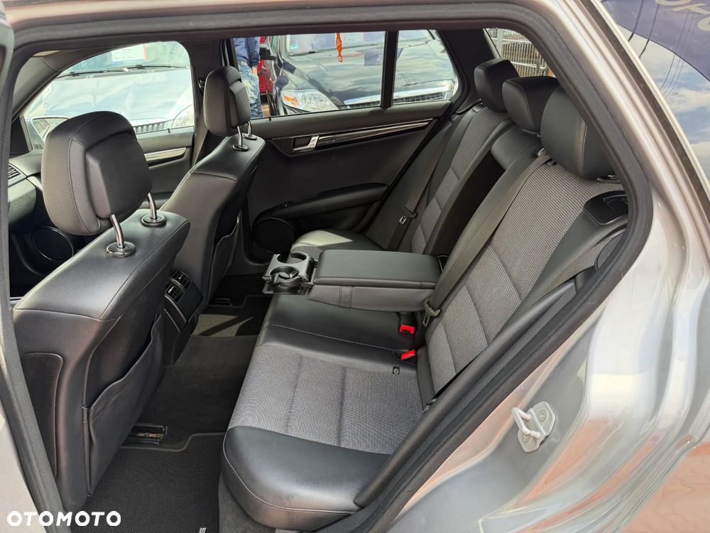 Mercedes-Benz Klasa C 220 CDI DPF BlueEFFICIENCY SPORT EDITION - 24