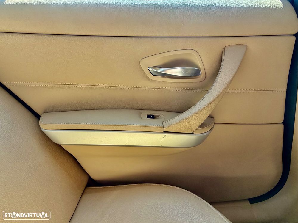 BMW 320 d EfficientDynamics Navigation - 13
