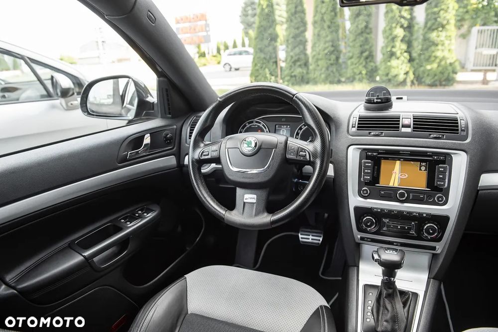 Skoda Octavia 2.0 TSI DSG RS - 20
