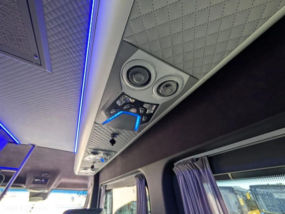 Mercedes-Benz Sprinter 517 - 19