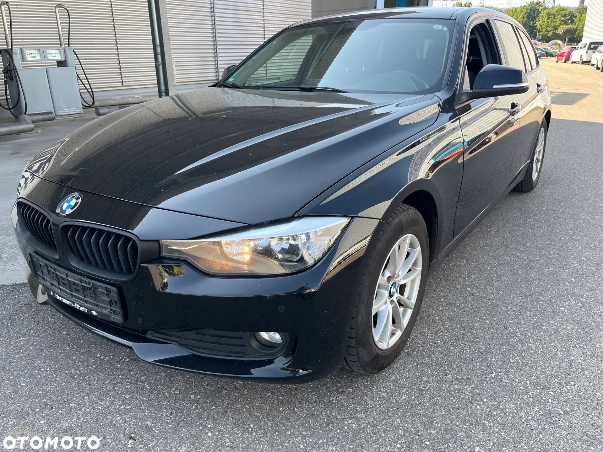 BMW Seria 3 318d Touring - 1