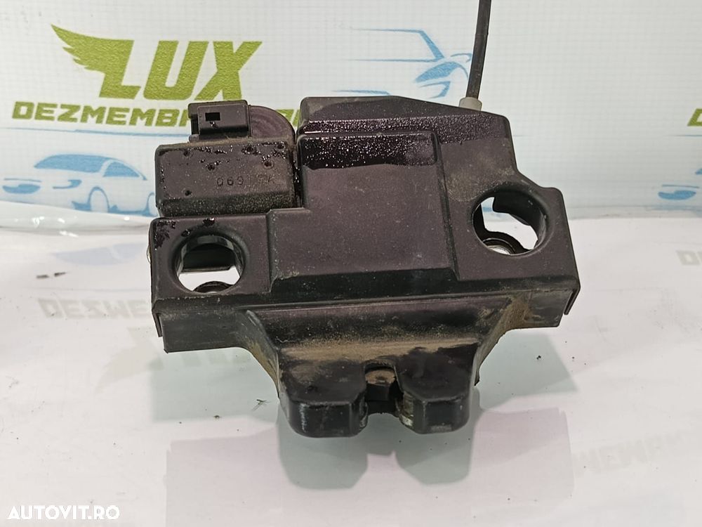 Broasca portbagaj Lexus IS XE20  [din 2005 pana  2010] - 3