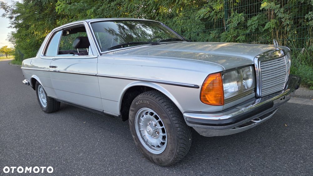 Mercedes-Benz W123 - 2