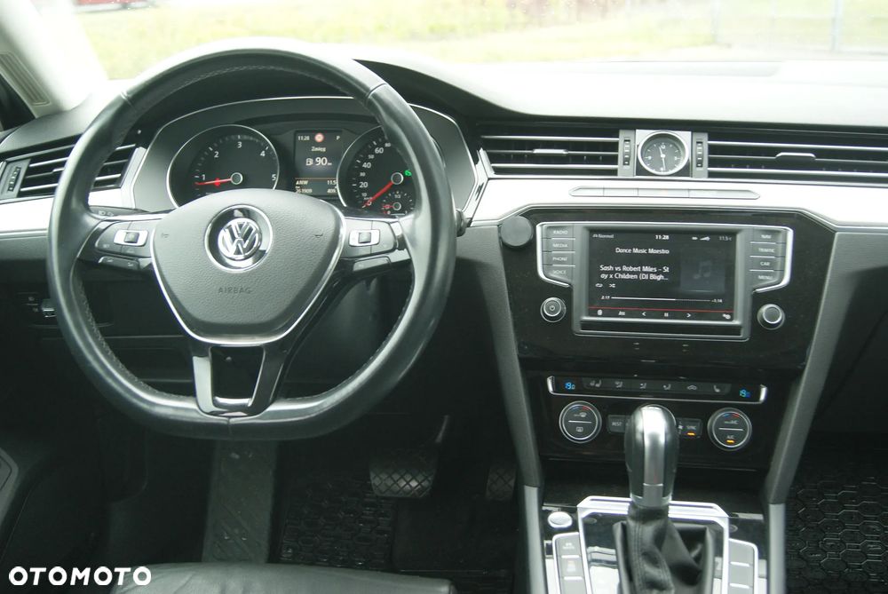 Volkswagen Passat 2.0 TDI (BlueMotion Technology) DSG Highline - 24