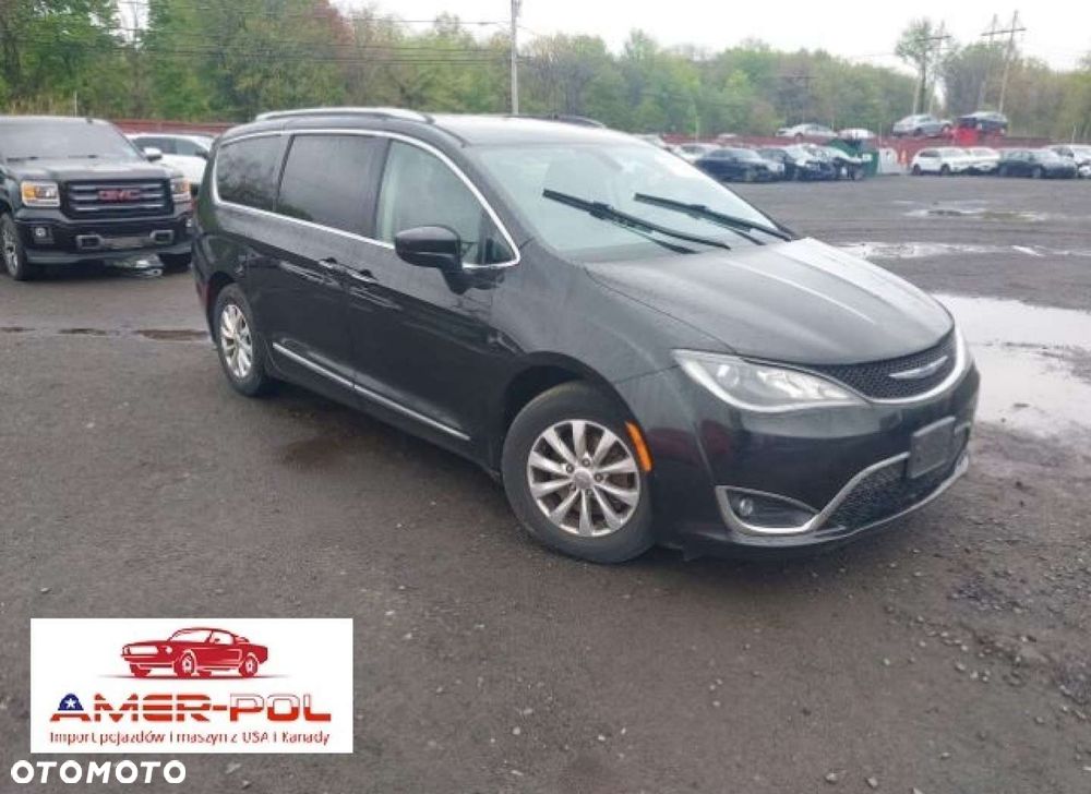 Chrysler Pacifica - 2