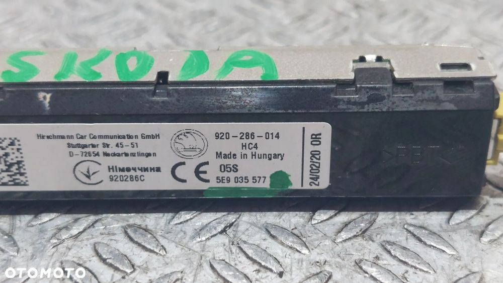 WZMACNIACZ ANTENOWY SKODA OCTAVIA III R2020 NR 5E9035577 - 2