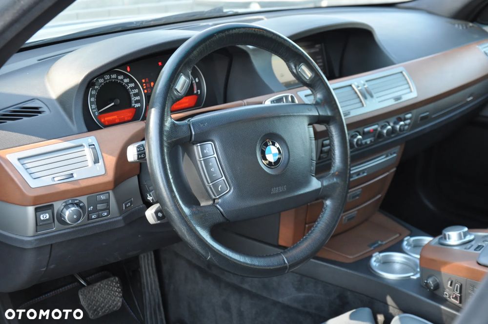 BMW Seria 7 740i - 18