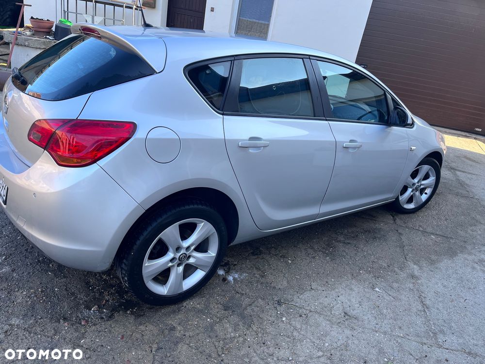 Opel Astra 1.6 Design Edition - 4