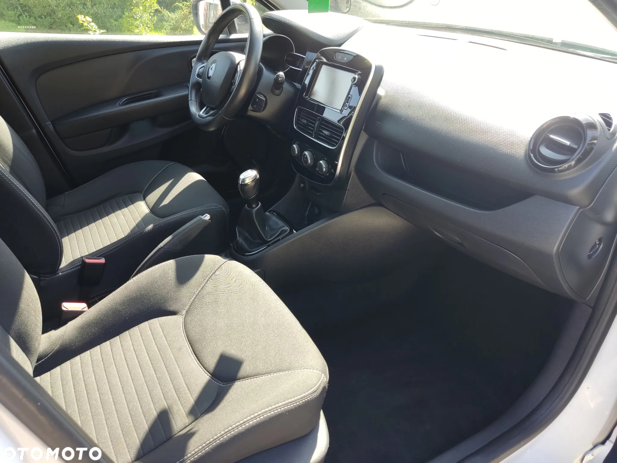 Renault Clio 1.2 16V Limited EU6 - 26