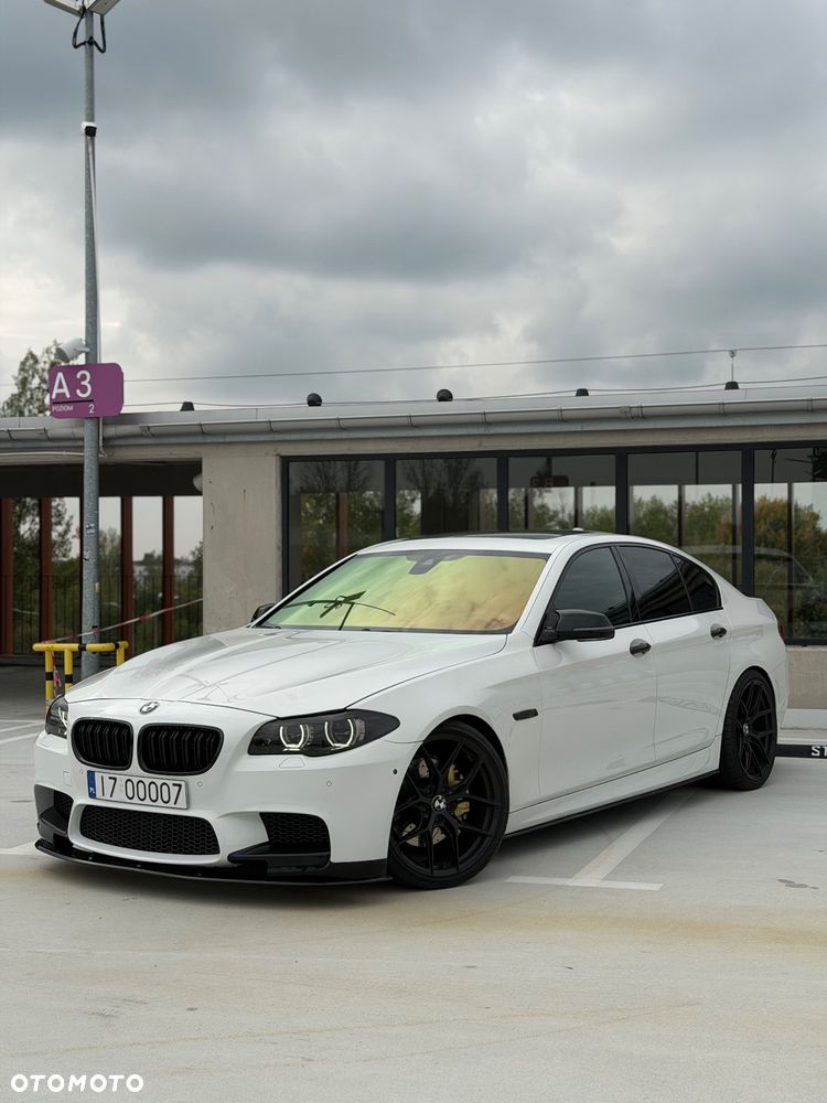 BMW Seria 5 550i xDrive Luxury Line - 2