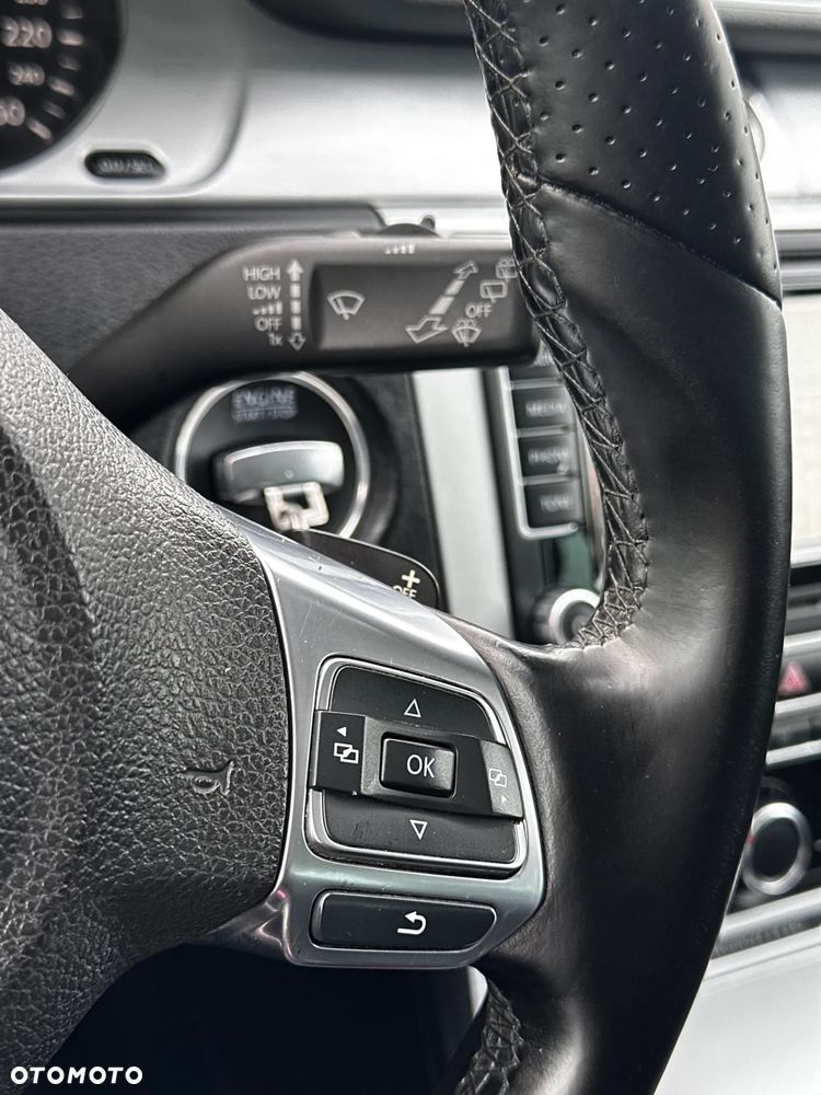 Volkswagen Passat 2.0 TDI Highline R-Style DSG - 16