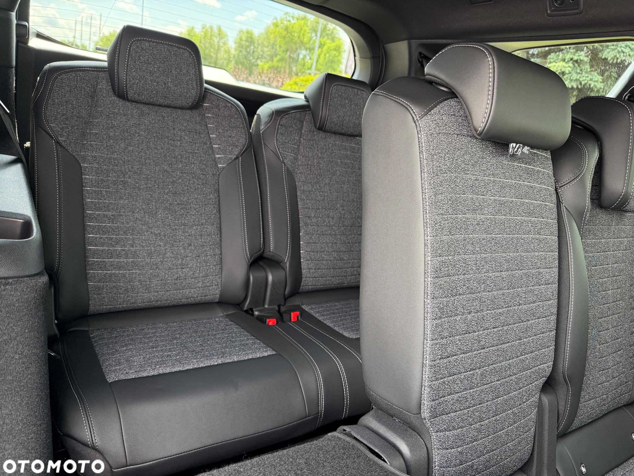 Peugeot 5008 1.2 PureTech mHEV Allure S&S e-DCS6 - 22
