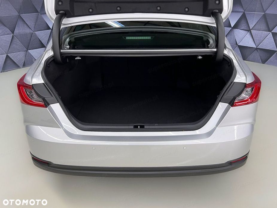 Toyota Camry - 13
