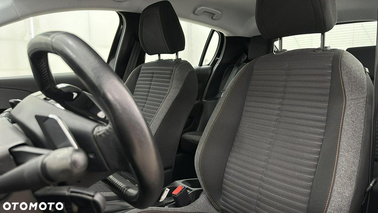 Peugeot 208 - 11