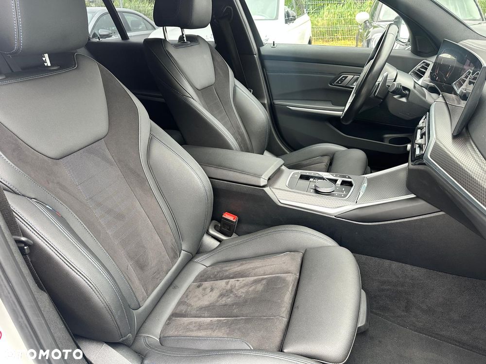 BMW Seria 3 320i Edition M Sport Shadow - 11