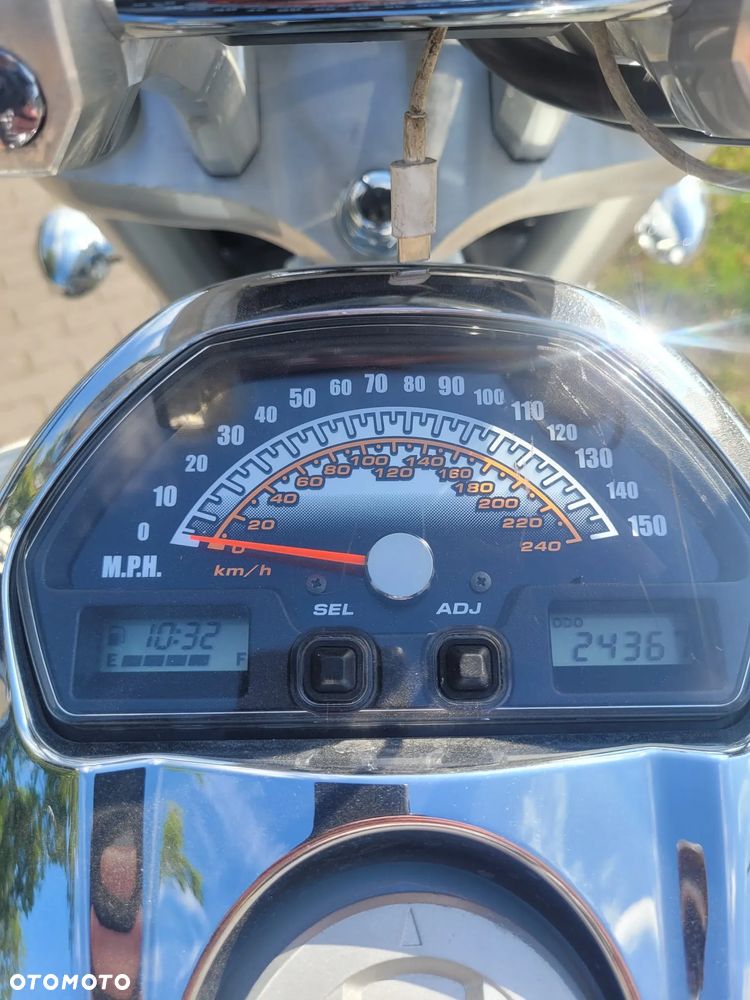 Suzuki Intruder - 2