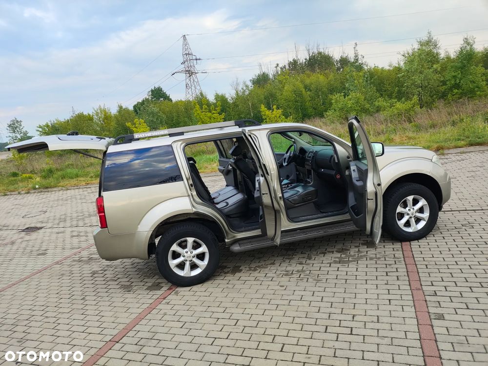 Nissan Pathfinder 2.5 D LE - 14
