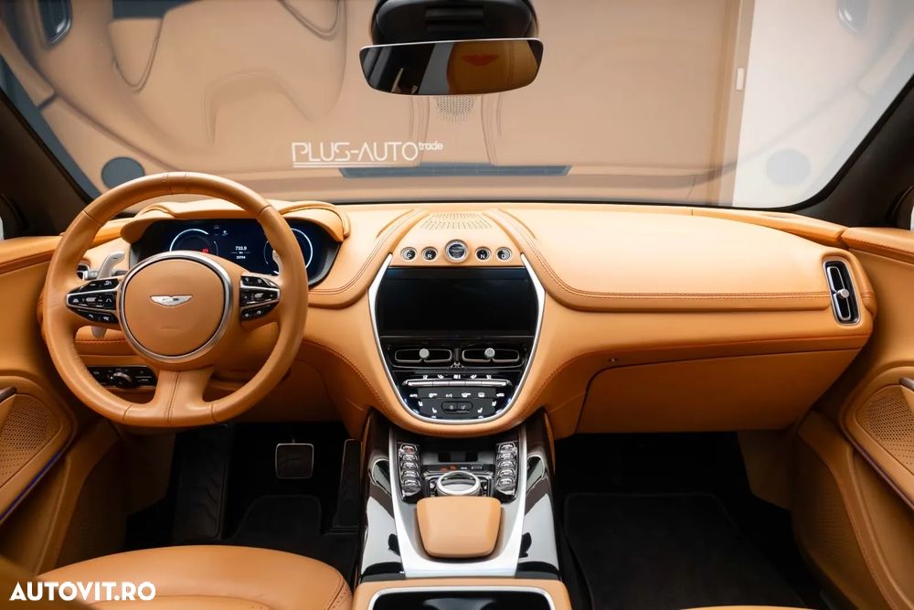 Aston Martin DBX - 12