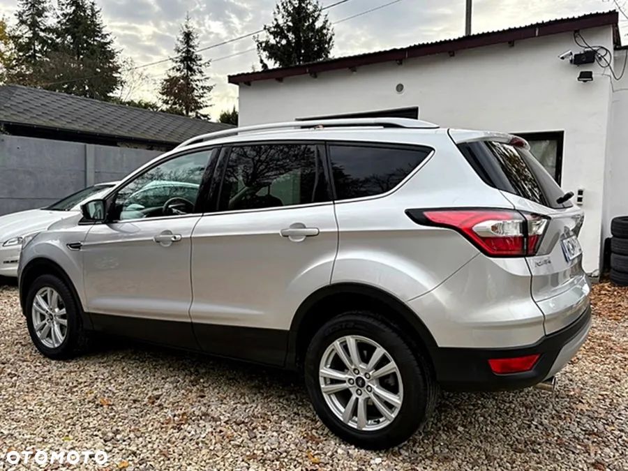 Ford Kuga 1.5 EcoBoost 2x4 Business Edition - 4