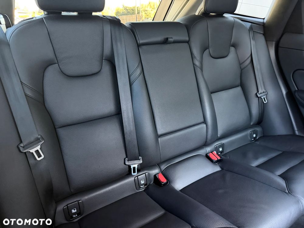 Volvo XC 60 B5 B AWD Plus Bright - 27