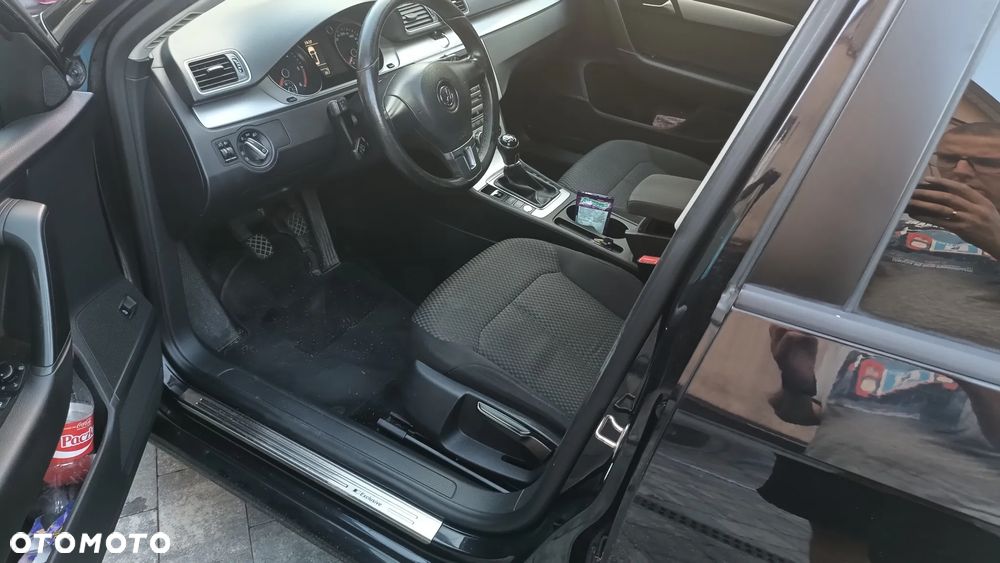 Volkswagen Passat 2.0 TDI Comfortline - 11