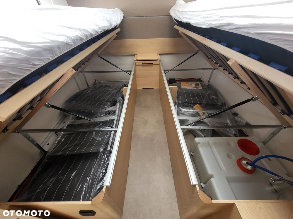 LMC Style 530 E - Łóżka wzdłużne + salon podkowa - 22