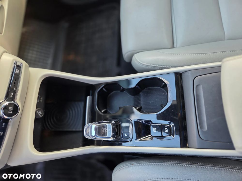 Volvo XC 40 D4 AWD Inscription - 11