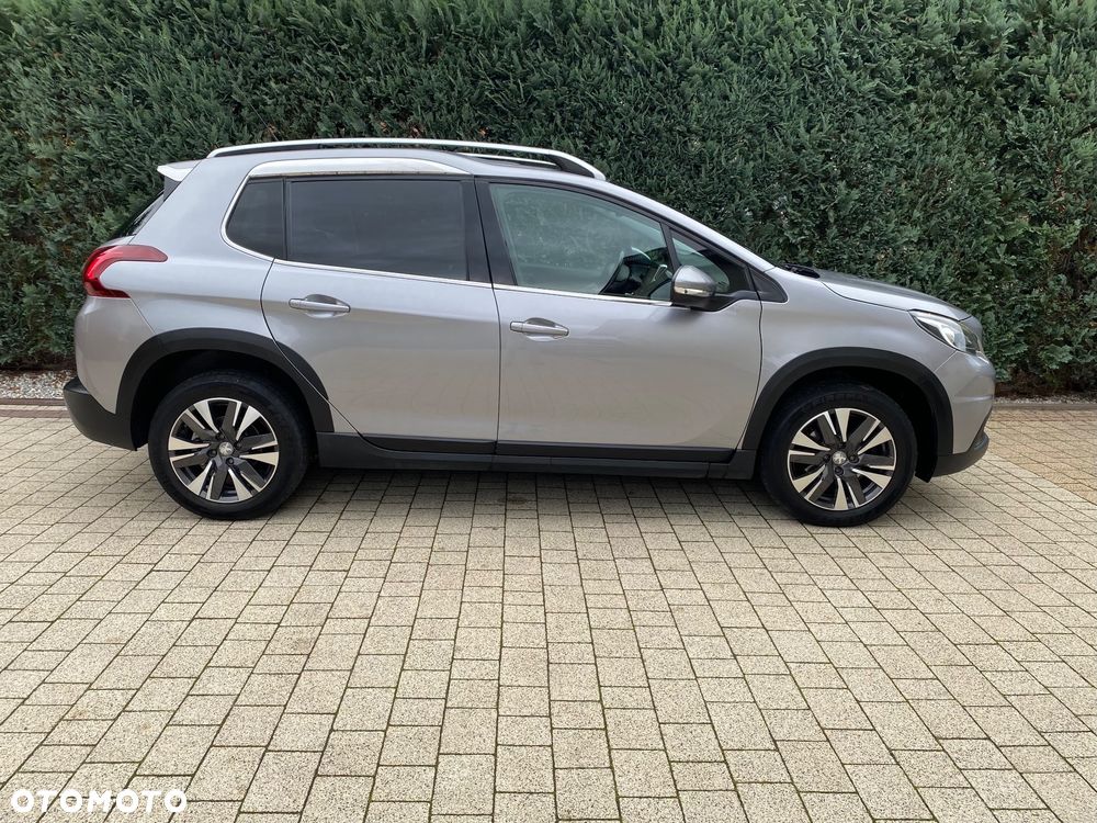 Peugeot 2008 1.2 Pure Tech Allure S&S - 10