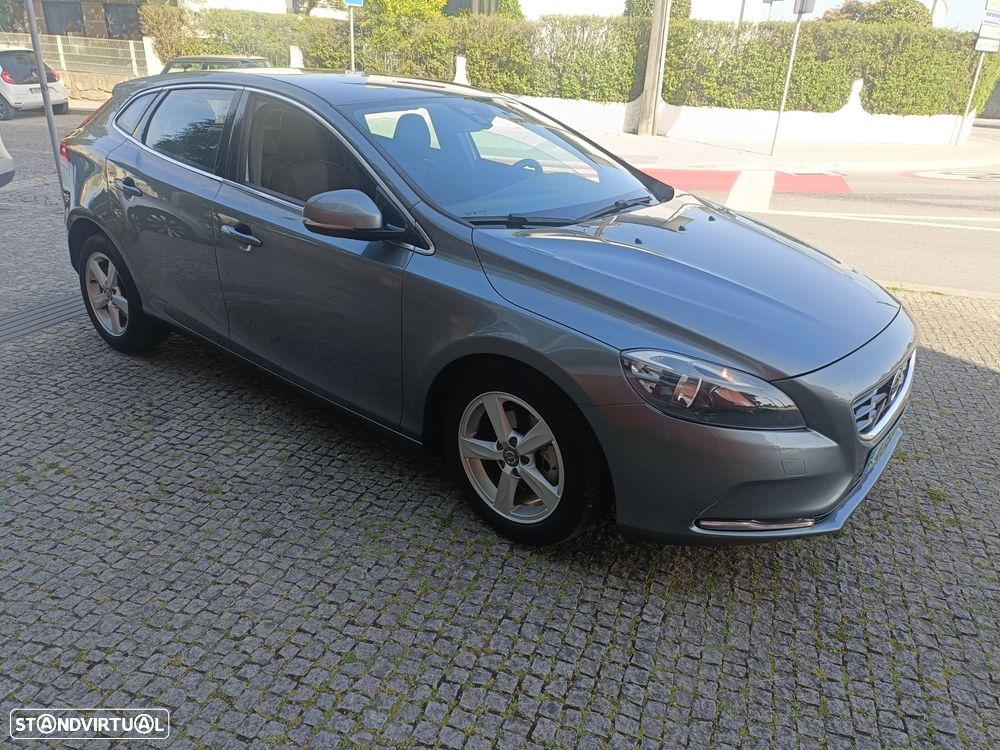 Volvo V40 D2 Momentum - 2