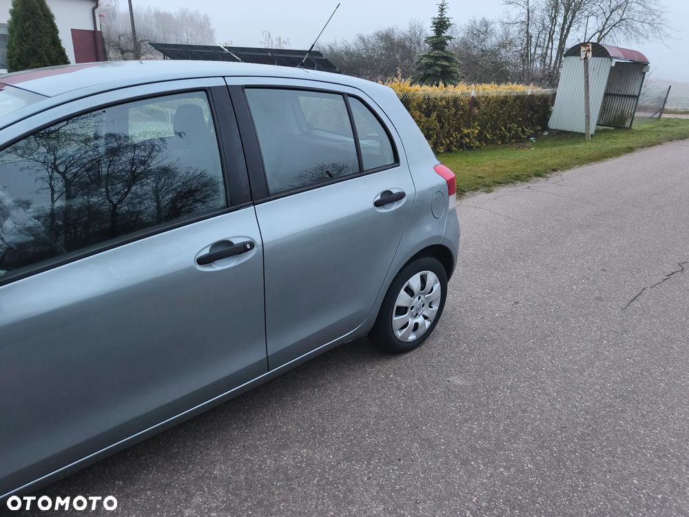 Toyota Yaris 1.33 Luna - 2